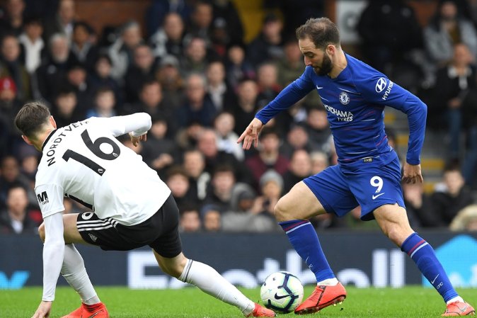 詹姆斯两双数据跻身队史前十，湖人负马刺止步NBA杯八强