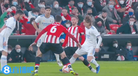 替补球员关键时刻助球队锁定积分