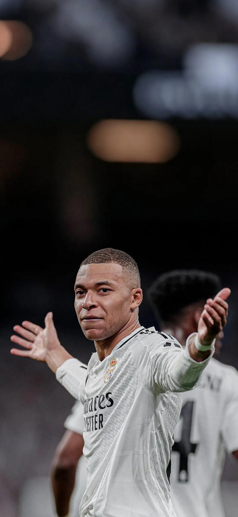 Shams：雄鹿愿与字母哥探讨留队或交易可能性，尼克斯不再是首选下家